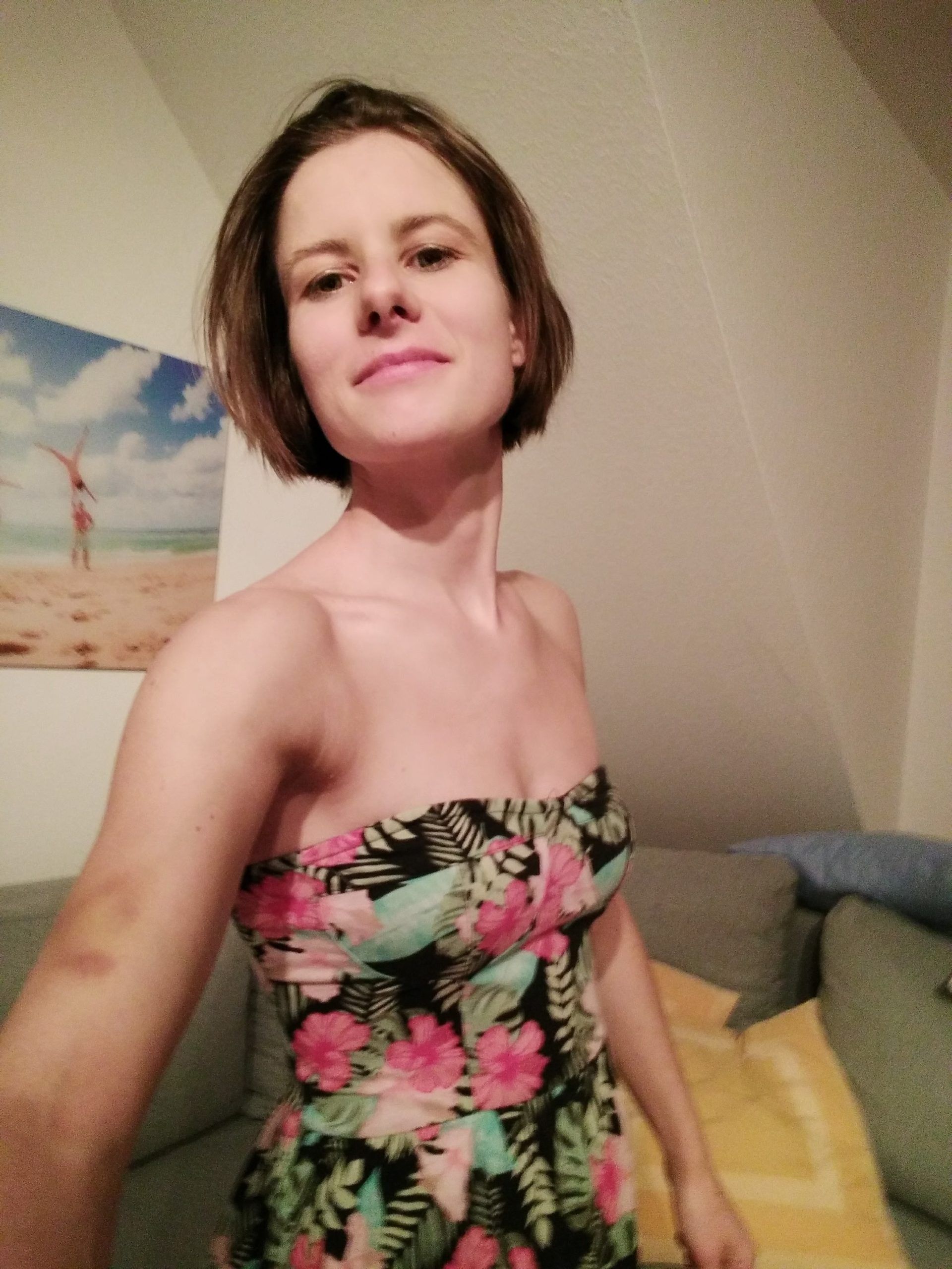 Verena Desenfrena selfie in a living room