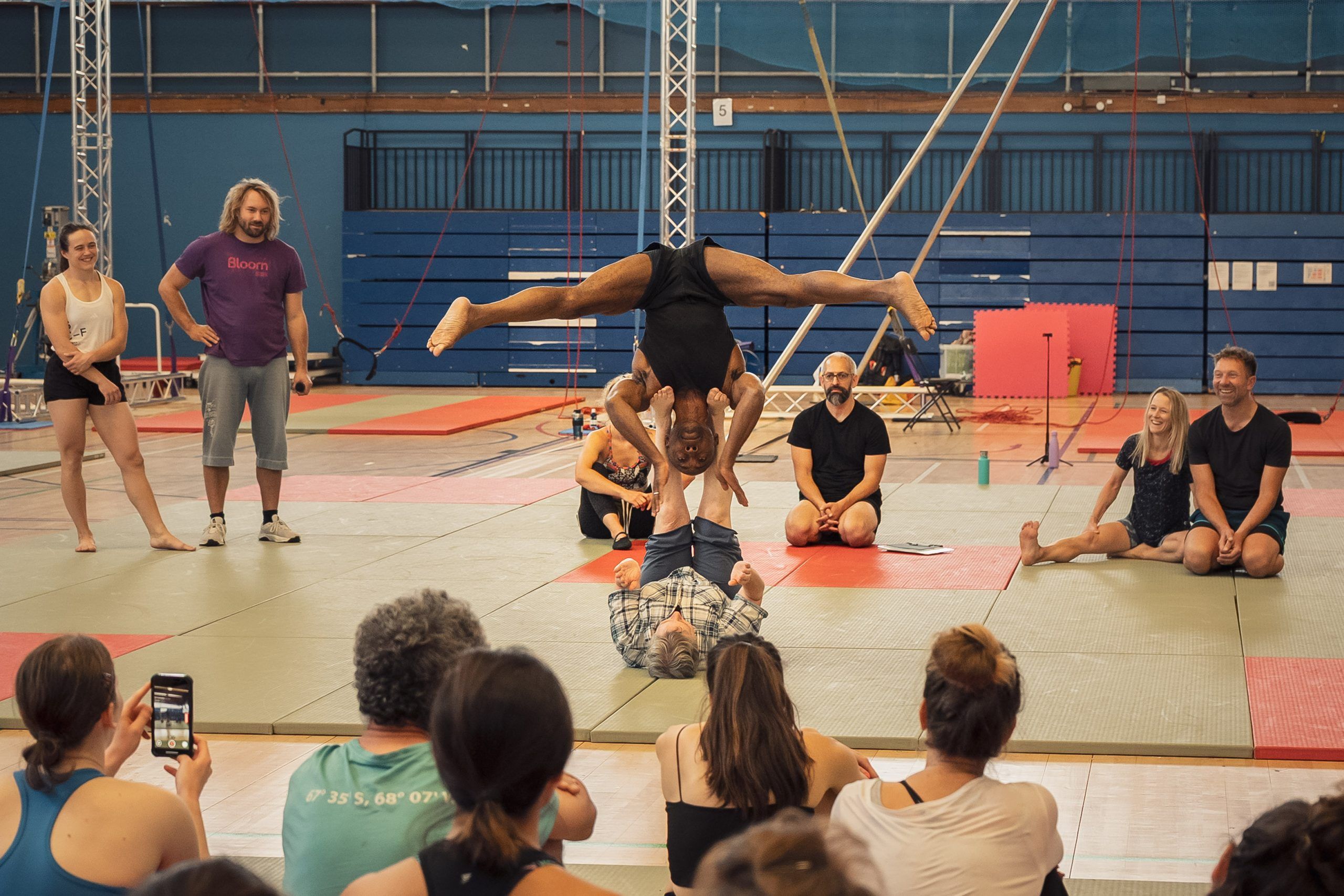 AcroYogaMontreal demonstrate "the clap" game in free star